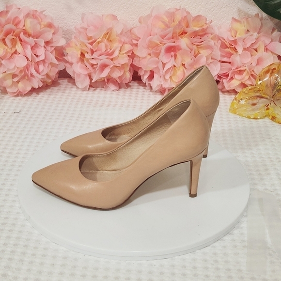 LOUISE et Cie Womens Pinkish Cream Low Stiletto Heels Size 4M - Picture 2 of 9